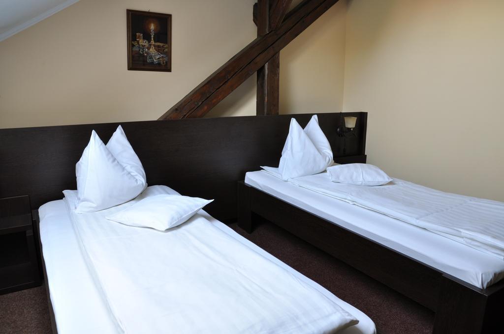 Hotel Cardinal Satu Mare Habitación foto